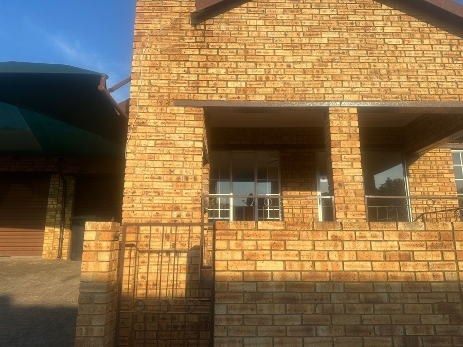 To Let 3 Bedroom Property for Rent in Safari Gardens North West